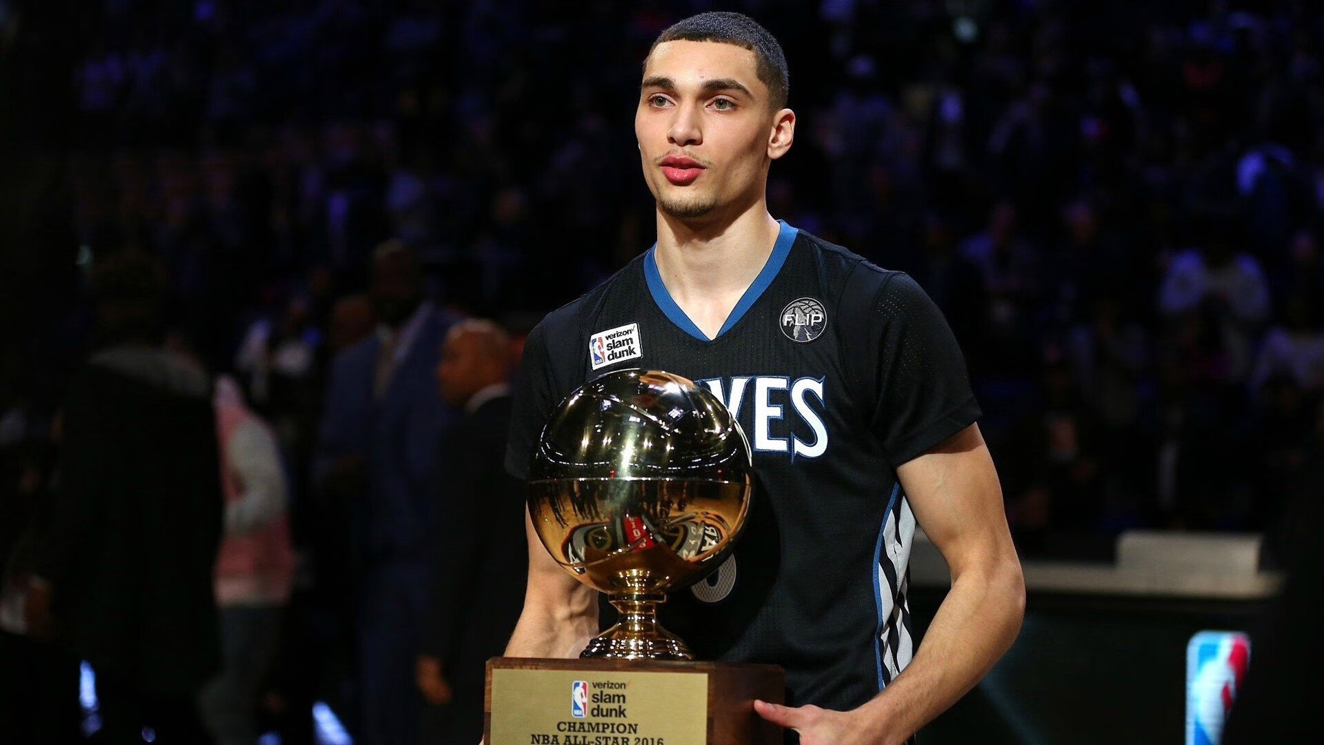 _爵士音律和谐，主场高奏凯歌_，爵士乐即兴演唱