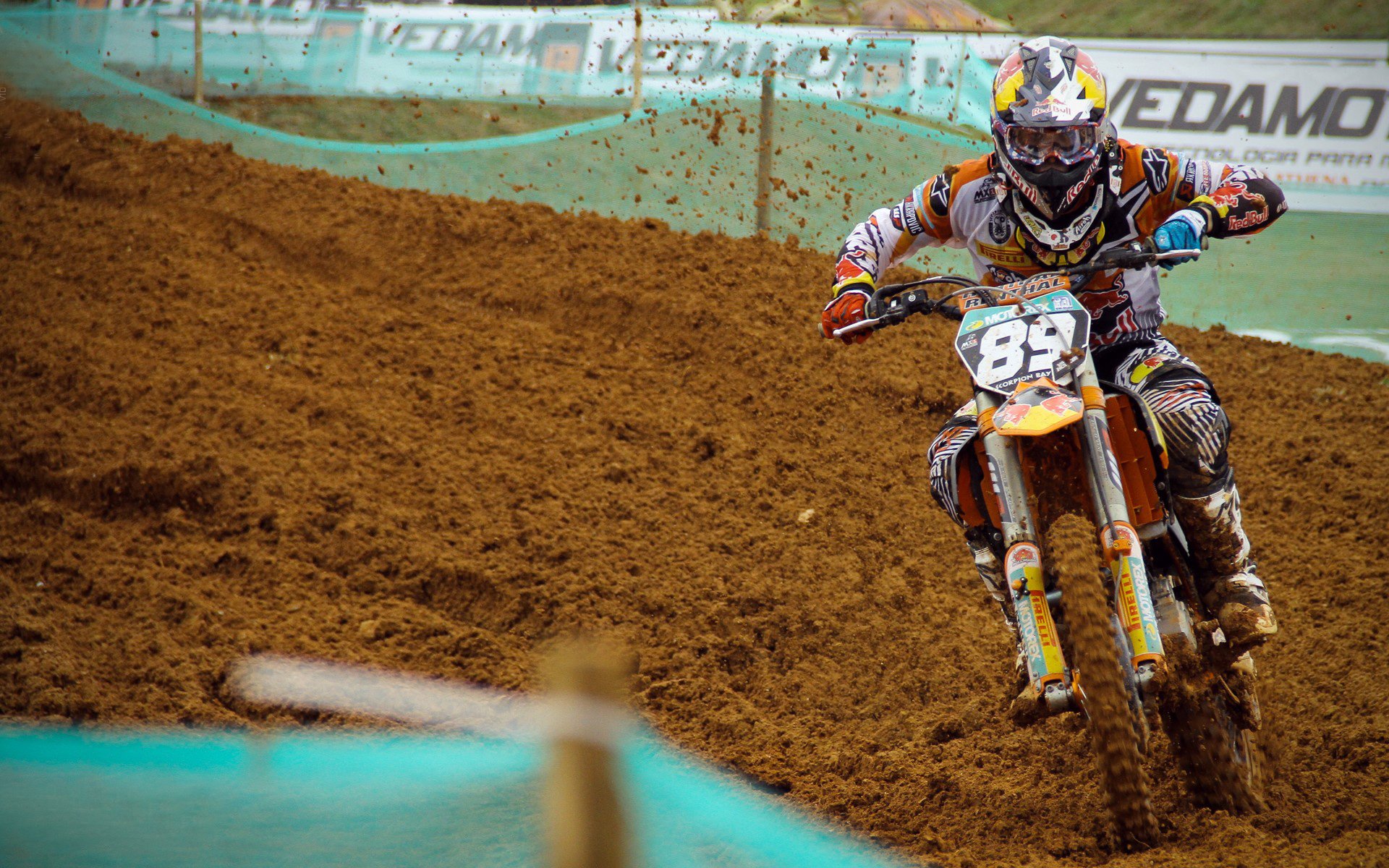 “青训+产业融合”赢得行业未来新蓝天，行业布局日臻完善